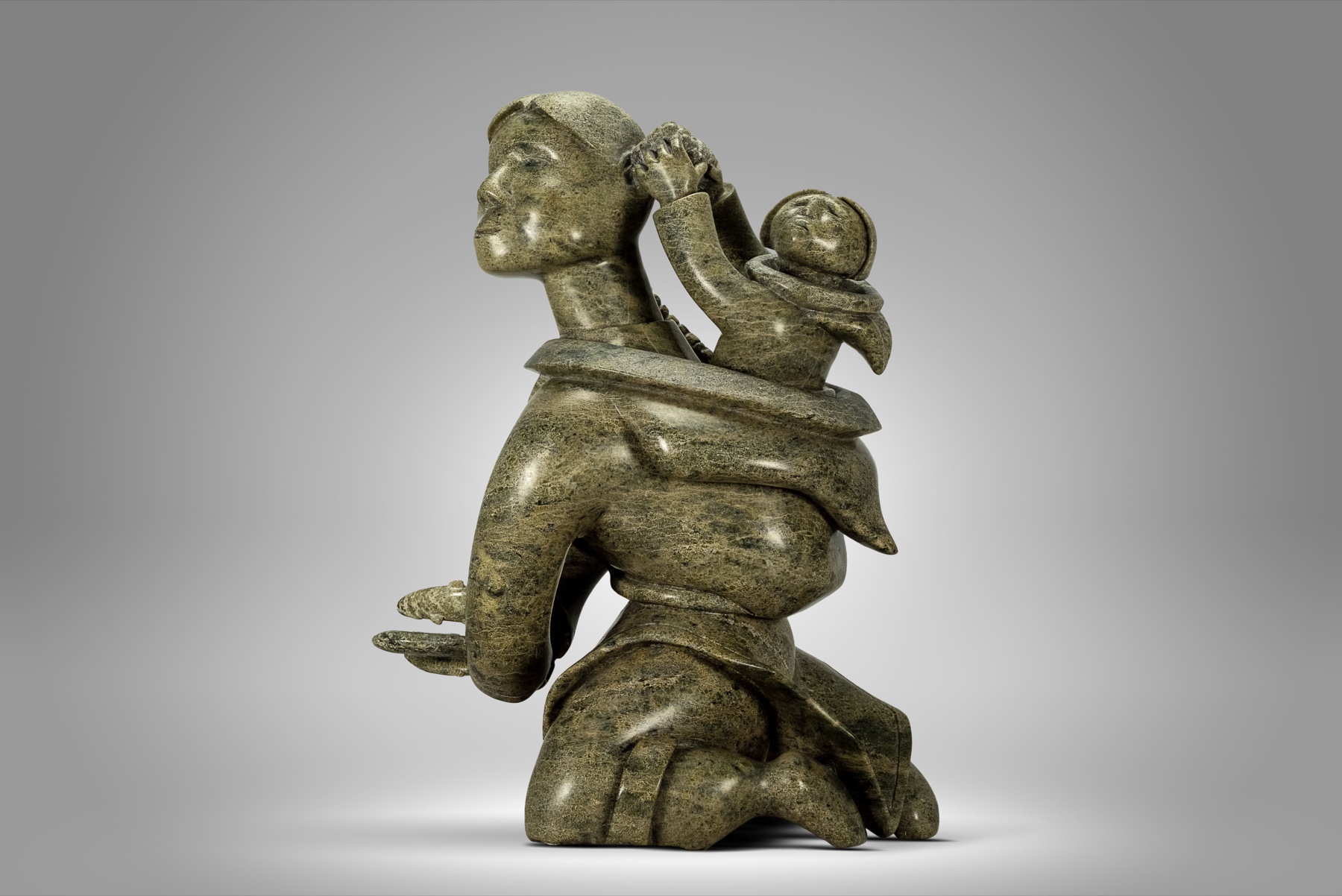 Studio photograph of Mother and Child sculpture by Tuteeya Ikkidluak (ICAS-0186) in the ICAS collection.